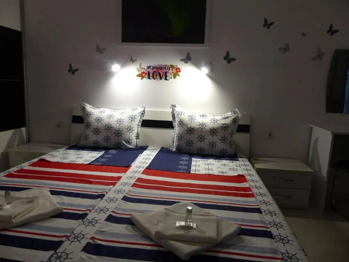 Apartament Holiday Бургас 0*,